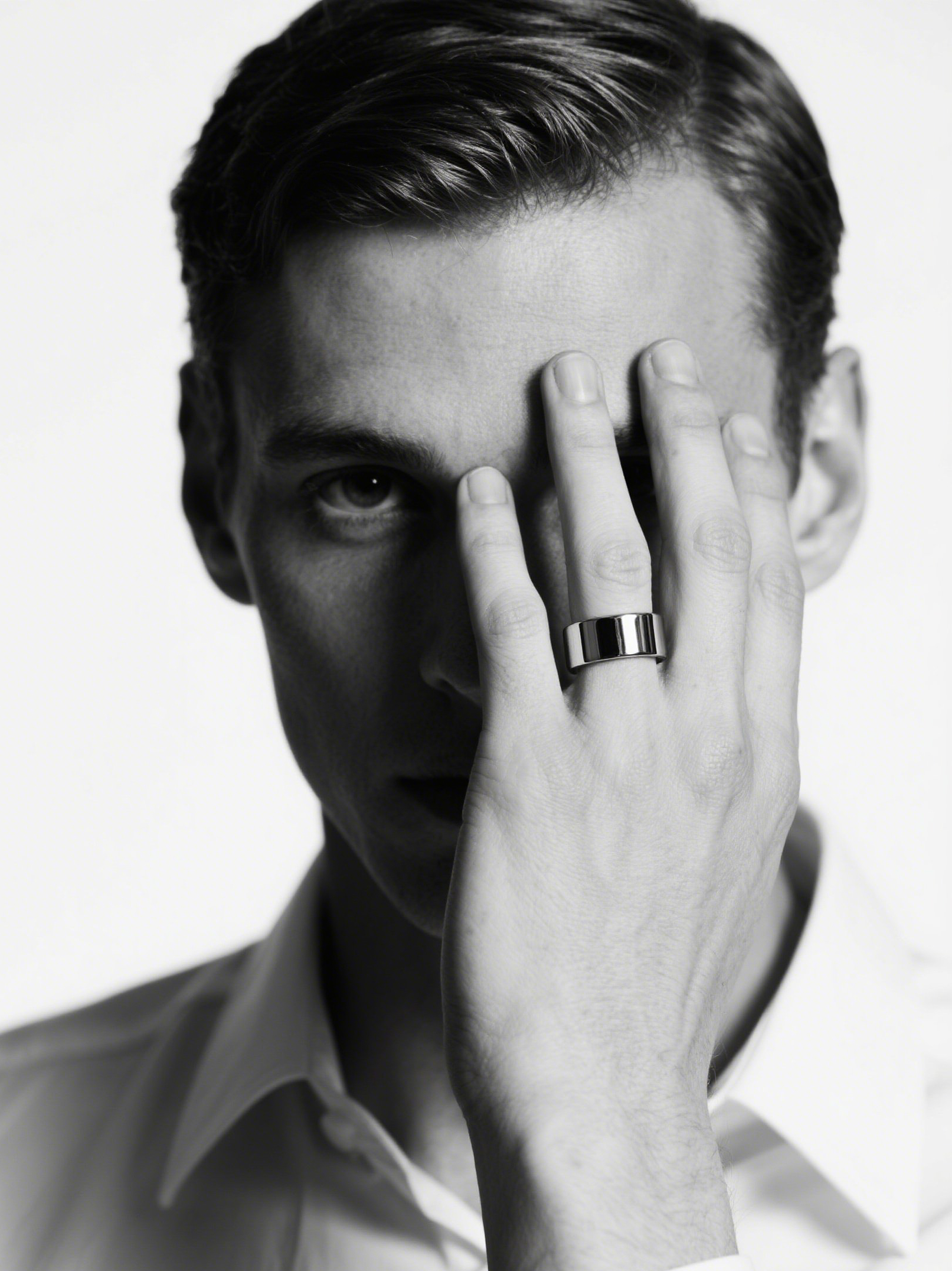 Hands with reflective Rhodium finish